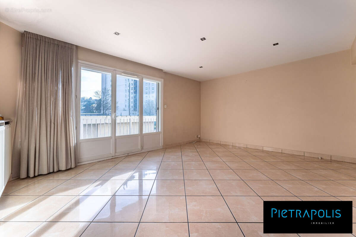 Appartement à TASSIN-LA-DEMI-LUNE