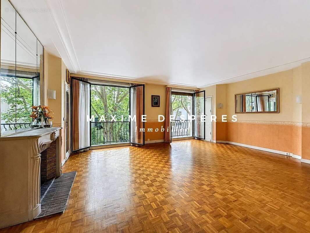 Appartement à NEUILLY-SUR-SEINE