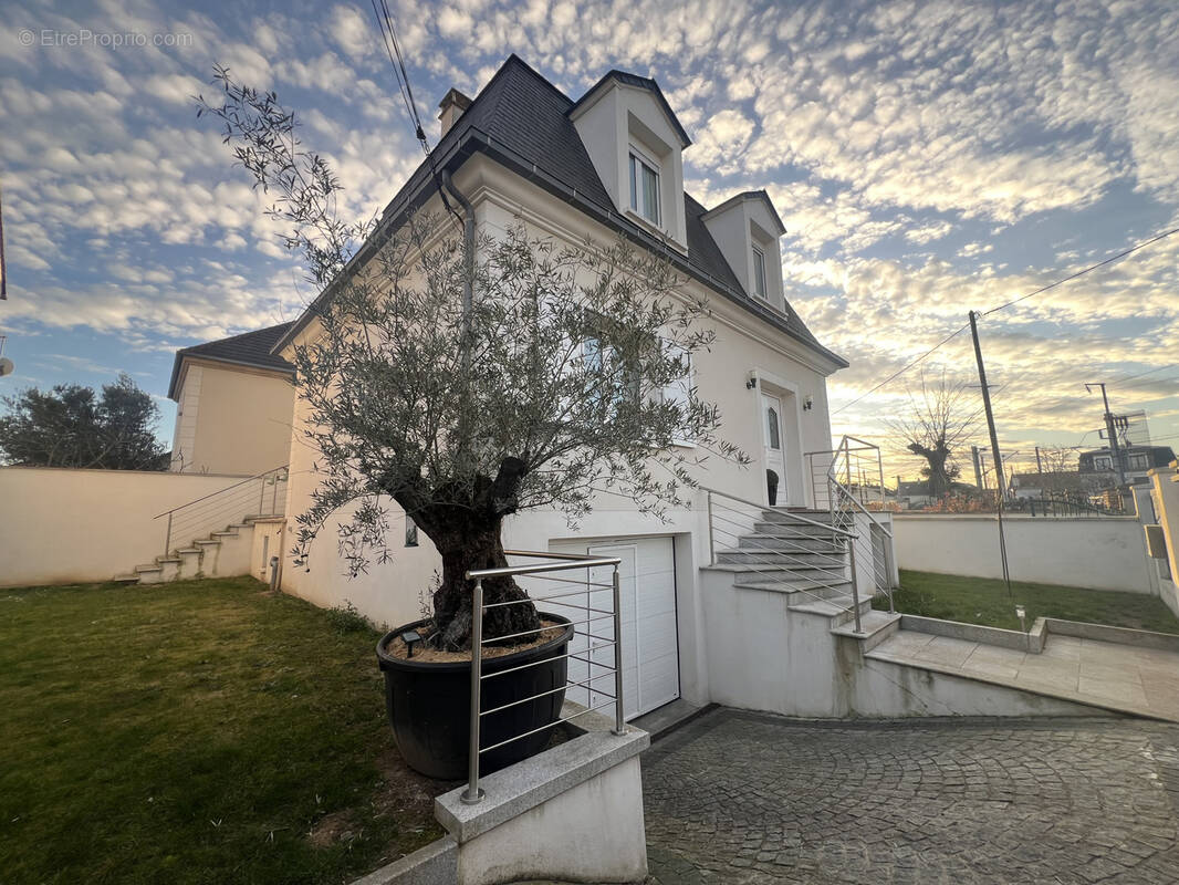 Maison à SARTROUVILLE