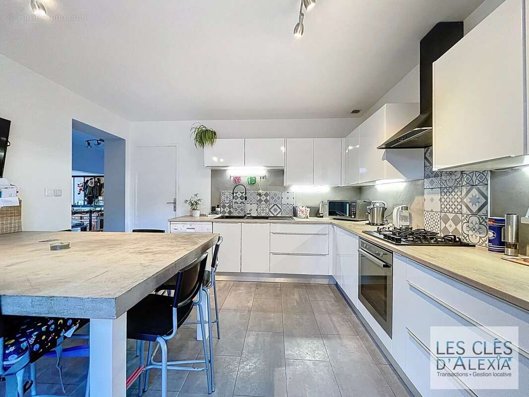 Maison à PONT-EVEQUE