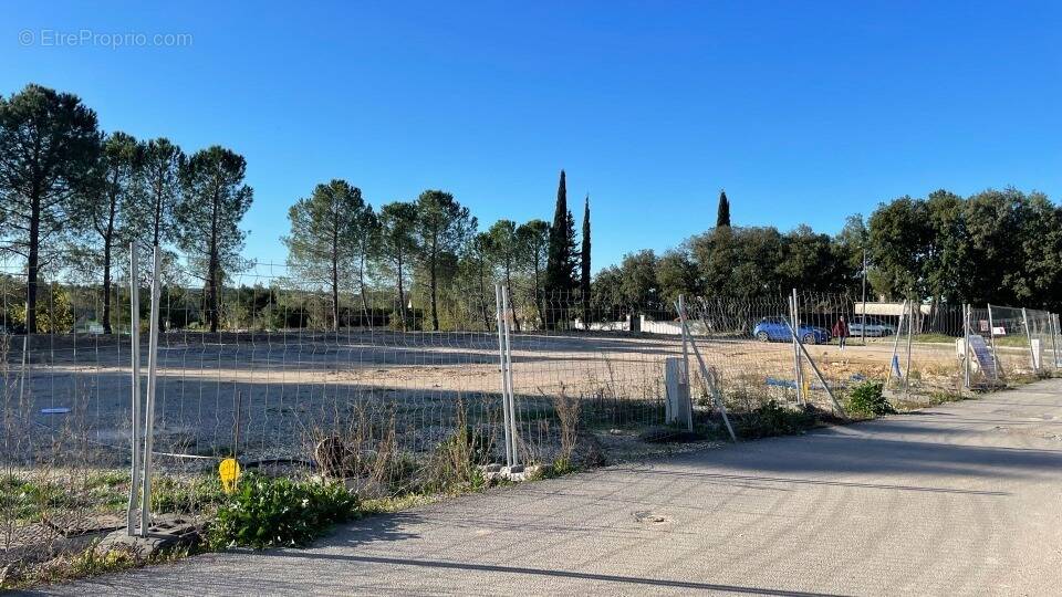 Terrain à COMBAILLAUX