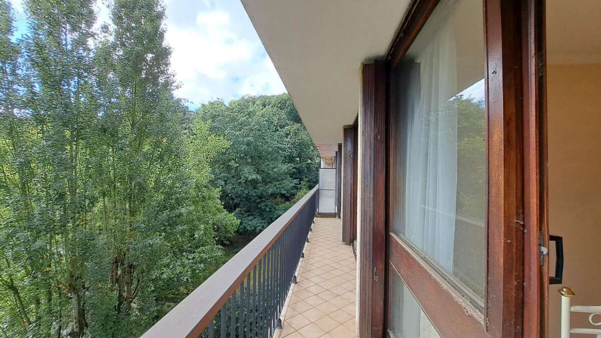 Appartement à FONTENAY-LE-FLEURY