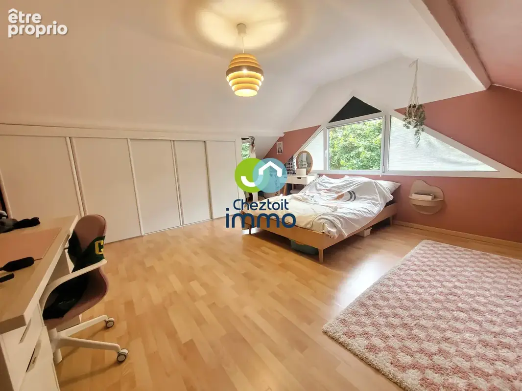 MAISON DE CARACTERE individuelle 3 Chambres +bureau, jardin, parking privé plusieurs véhicules - photo 10