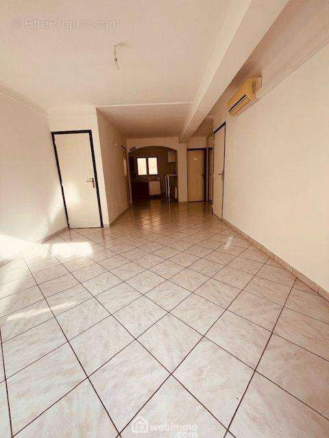 Maison à SAINT-LAURENT-DE-LA-SALANQUE