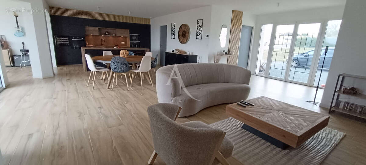 Maison à SAINT-NAZAIRE-SUR-CHARENTE