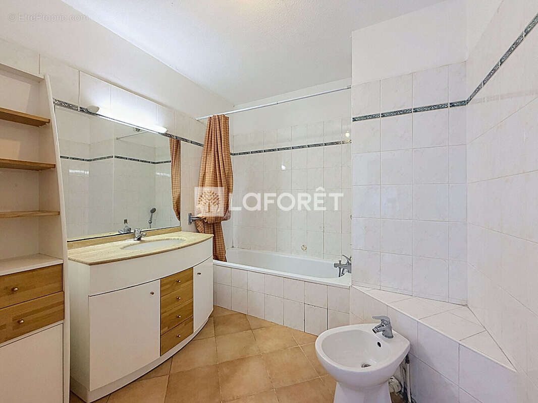 Appartement à MARSEILLE-5E