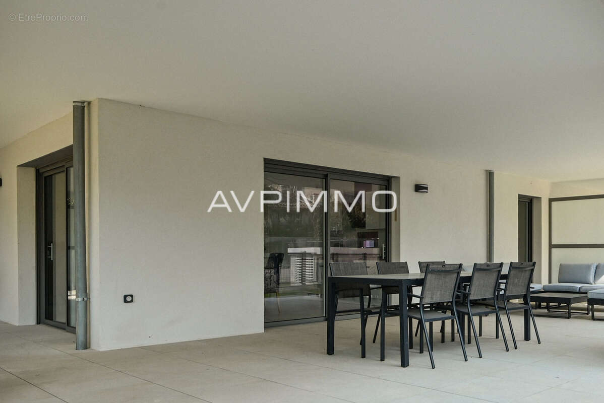 Appartement T3 avec jardin et terrasse à vendre à Saint-Cyr-sur-Mer Les Lecques À 80 m de la plage Résidence r - photo 4