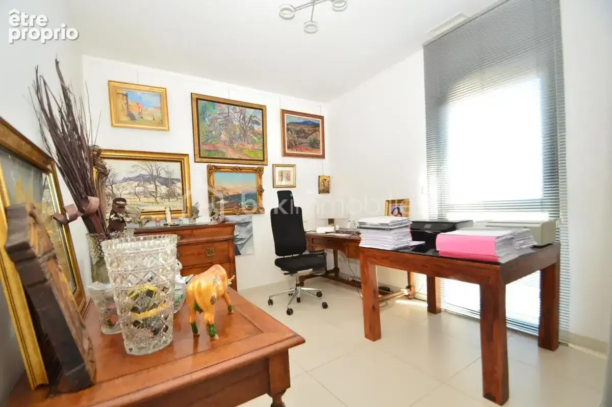 Villa avec garage, terrasse et piscine - photo 17