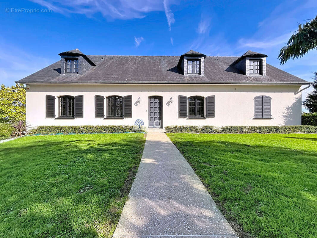 Maison à PARTHENAY