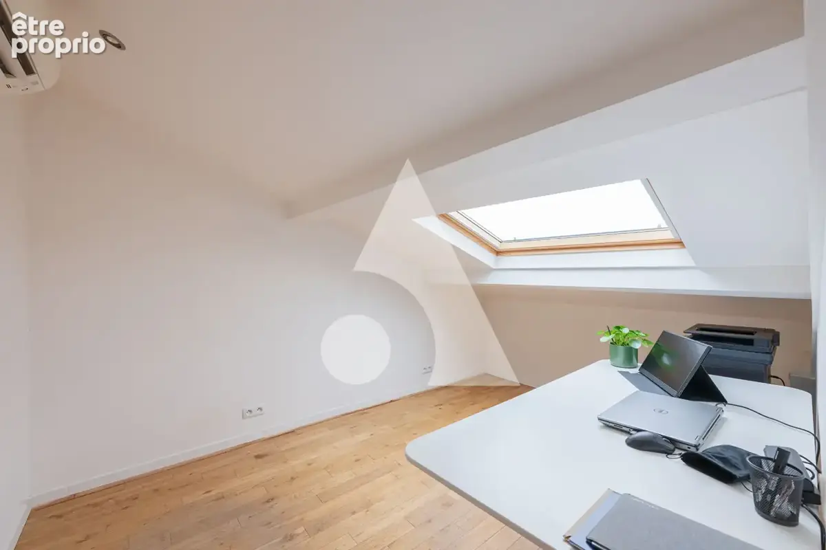 Rare & atypique : appartement 5 pièces, dernier étage au coeur de Clichy - photo 11