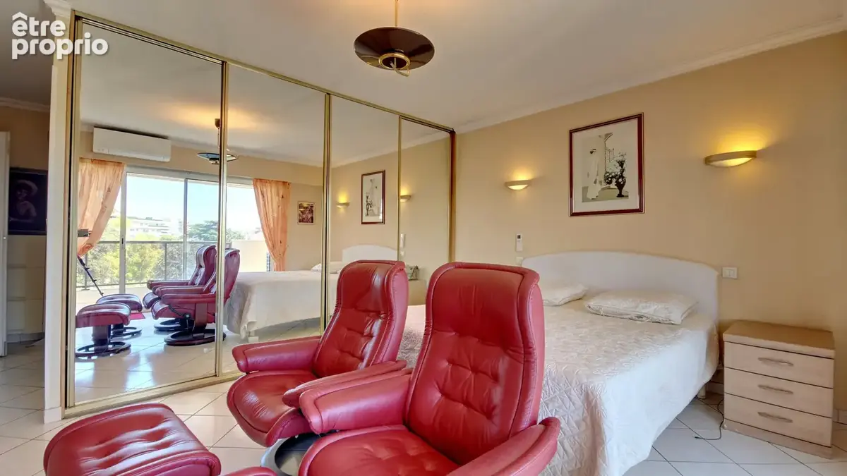 LE CANNET à vendre 4 pièces de 117 m2 avec terrasse et balcon, cave et garage sous-sol - photo 13