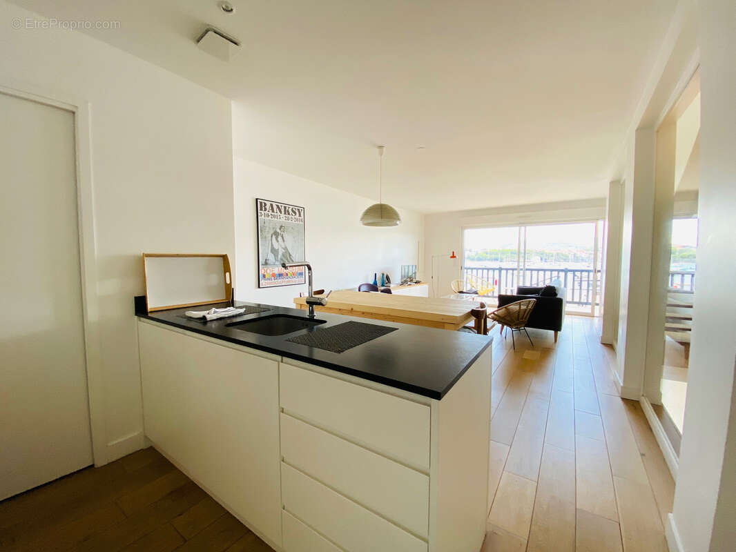 Immeuble de 135m2 situe au port de la floride avec vue magnifique - photo 11