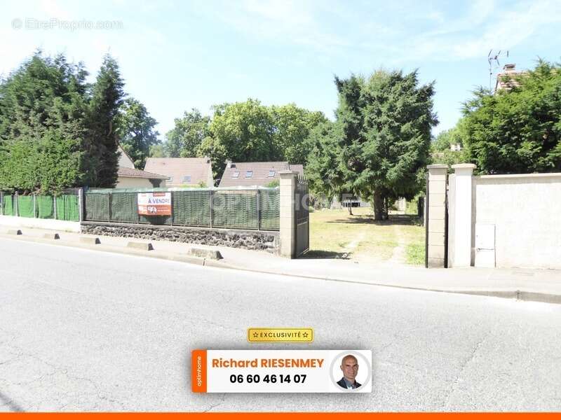 Terrain à OLLAINVILLE