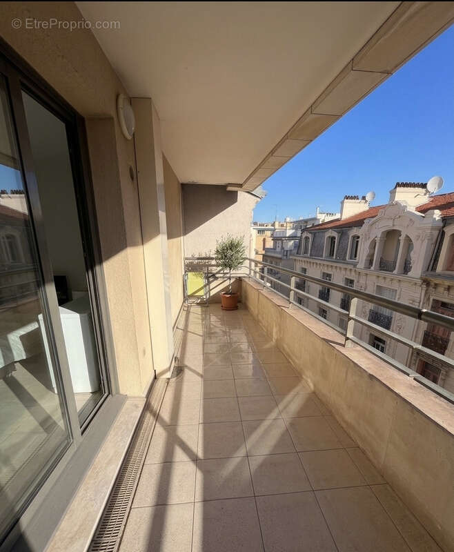 Exclusivité nice carré d’or   studio avec terrasse de 14m2 - photo 4
