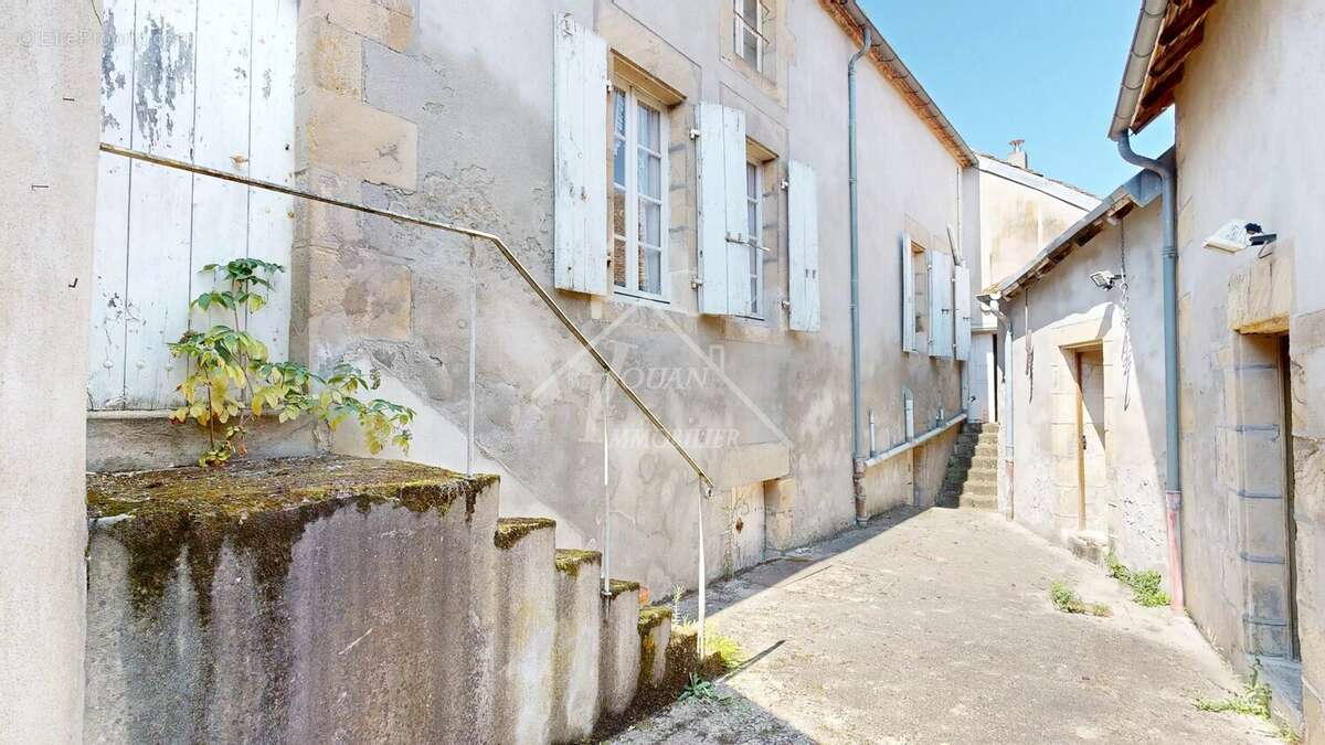 Ancienne maison de maître Bourbonnaise – 280 m² habitables avec dépendances et verger SAINT-HILAIRE - photo 17