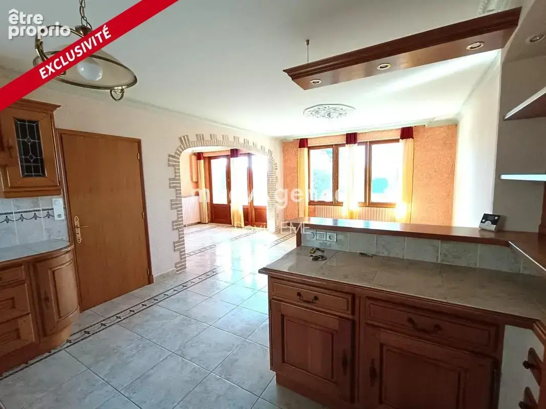 9 Pièces, 172 m2, 6 chambres, BEAULIEU-SOUS-LA-ROCHE - photo 5