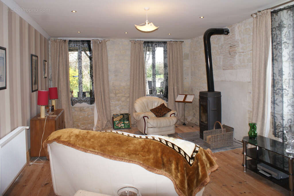 Maison à BAIGNES-SAINTE-RADEGONDE