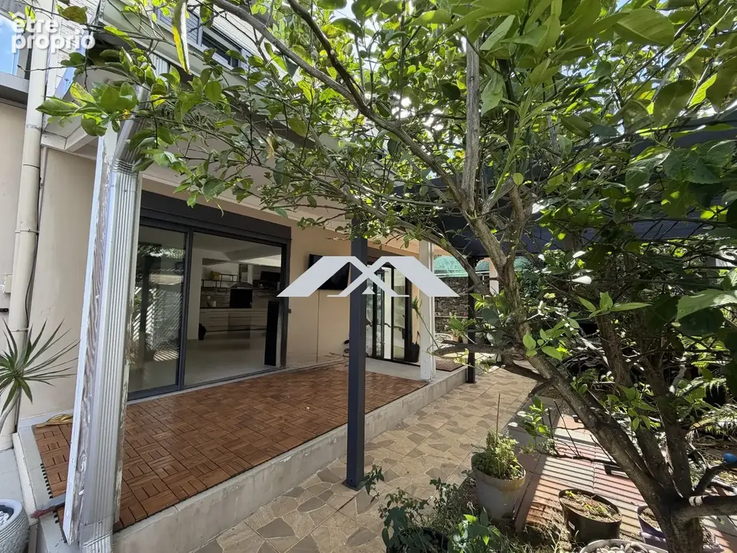 Maison 5 pièces 114 m² à vendre à Saint-Pierre (97410) - photo 3