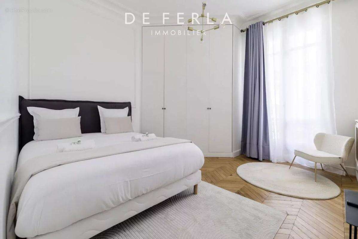 Appartement à PARIS-8E