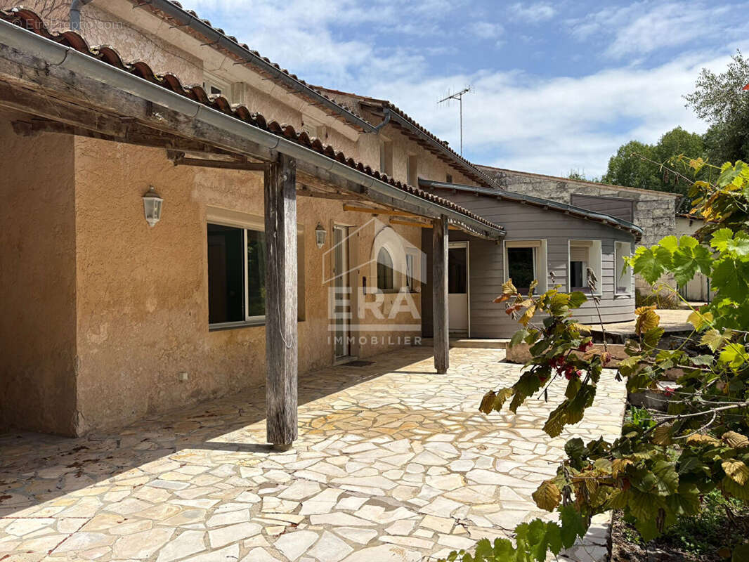 Maison à SAINTES