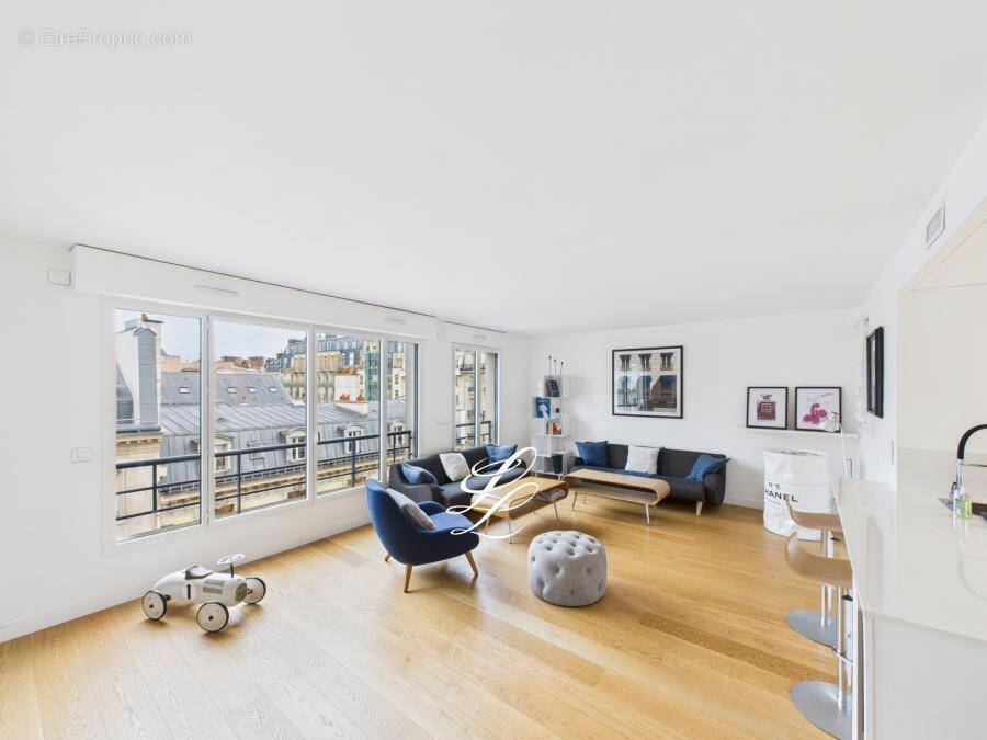 Appartement à PARIS-8E