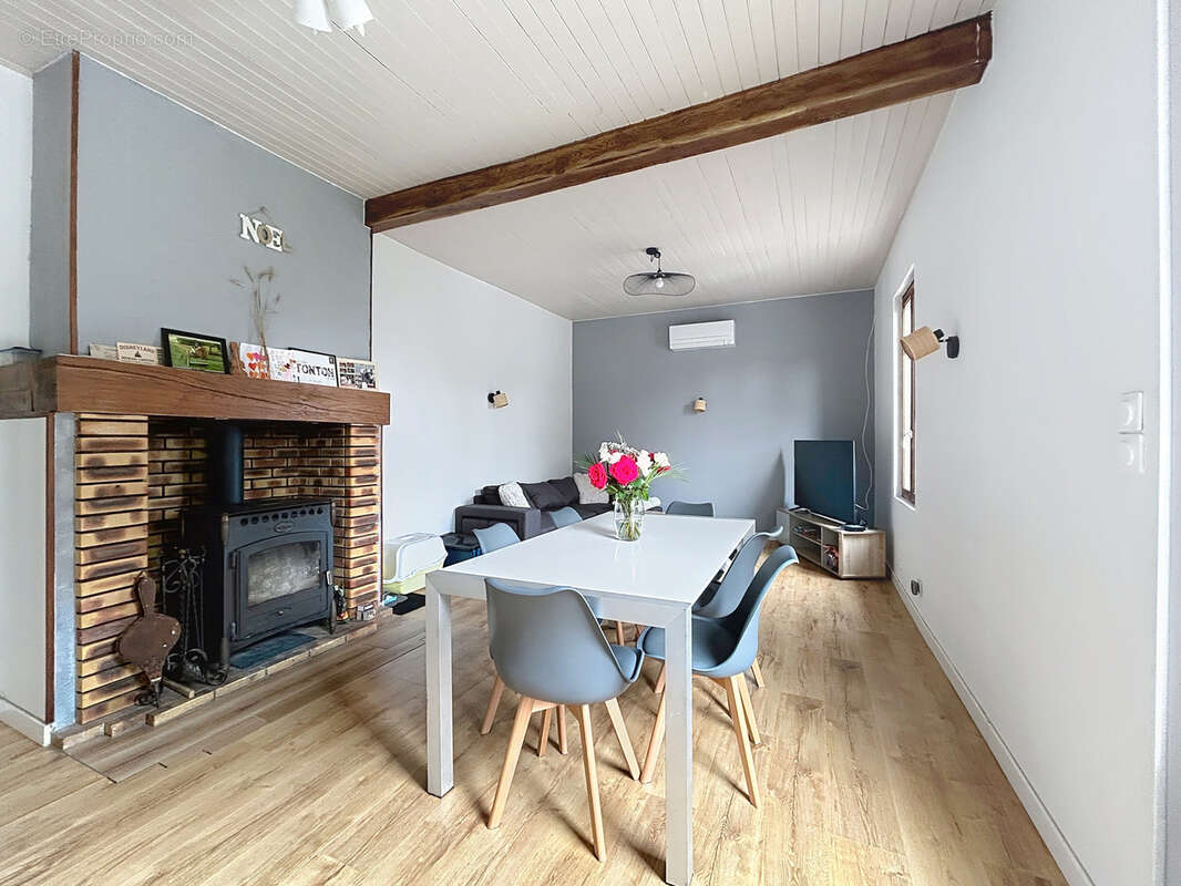 Maison à SAINT-PANTALEON-DE-LARCHE