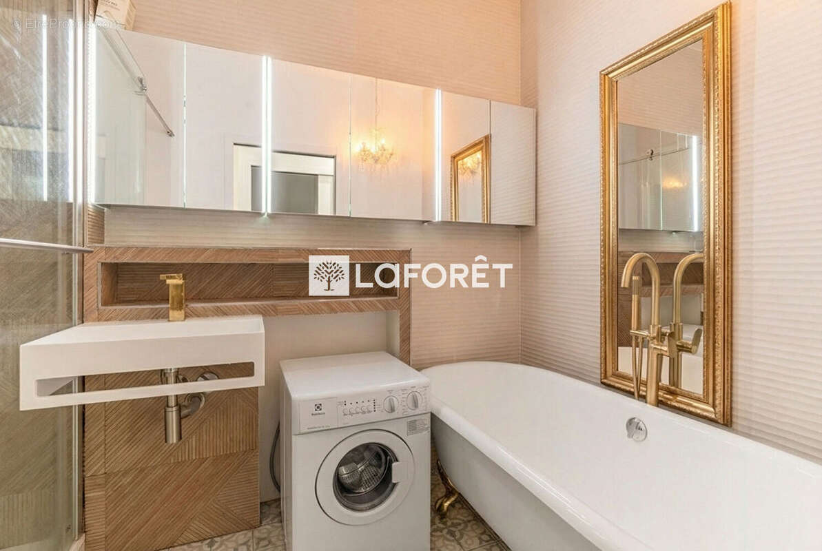 Appartement à PARIS-17E