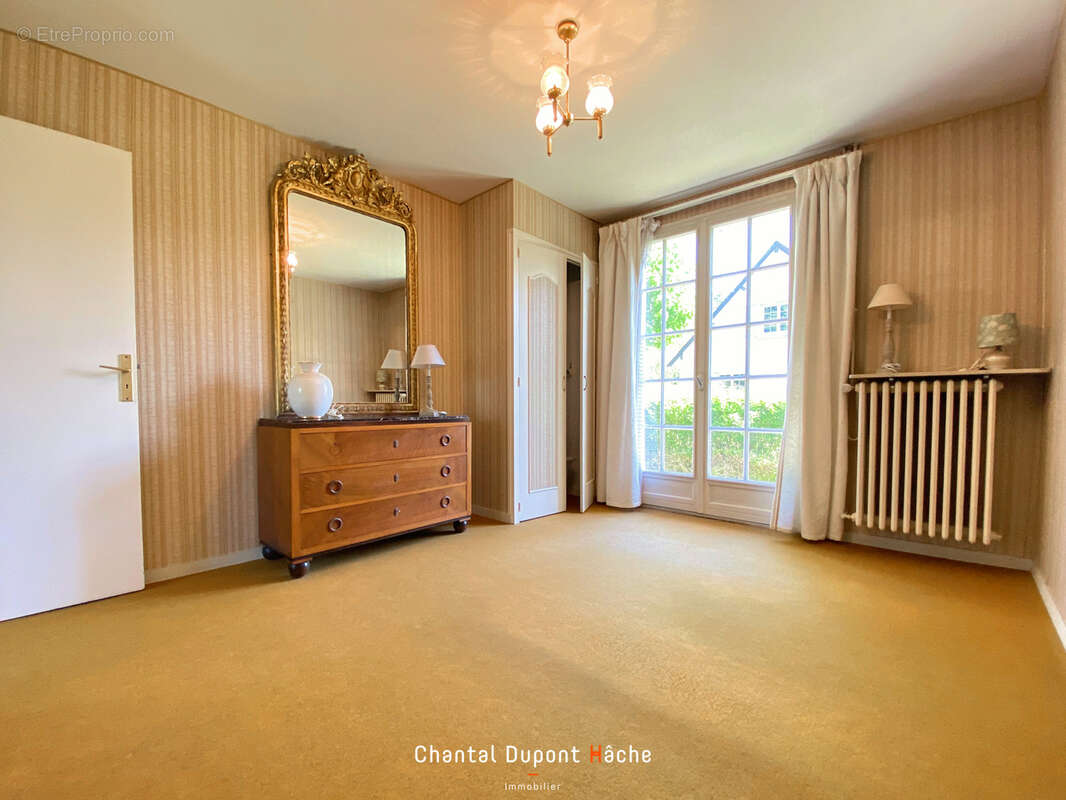 SAINT PREST - Maison traditionnelle, 5 chambres, très joli jardin arboré. - photo 11