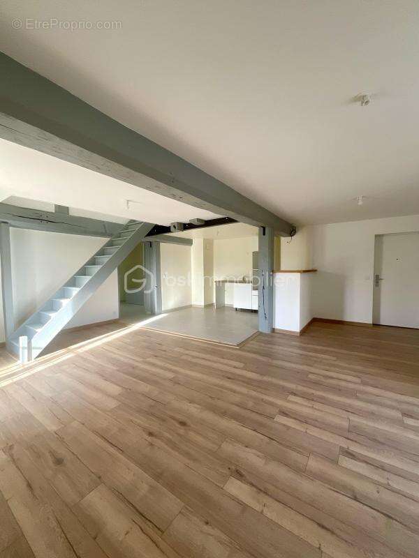 Appartement à VERNOU-LA-CELLE-SUR-SEINE
