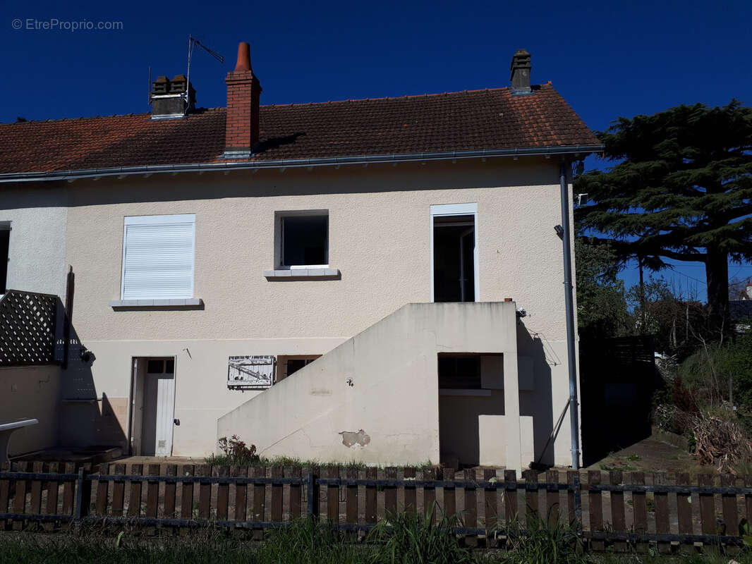 Agréable maison sur sous avec joli jardin clos et arboré avec cabanon - photo 2