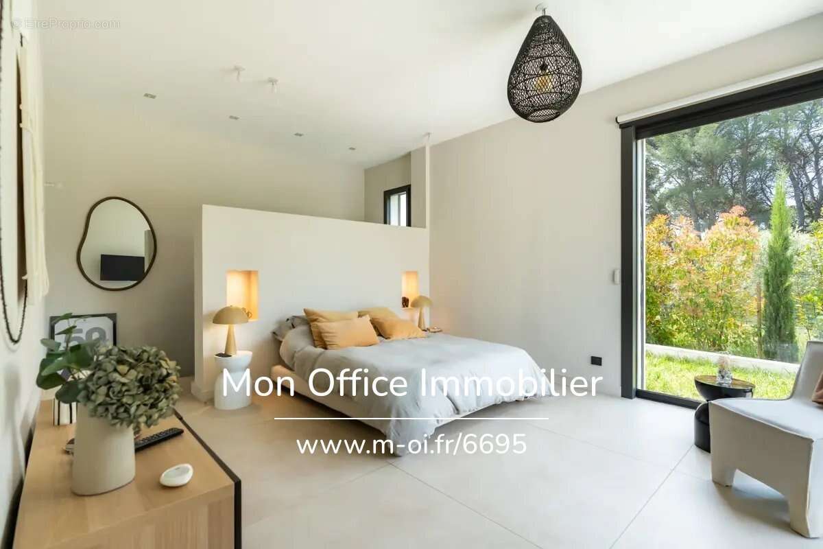 Maison à VENTABREN