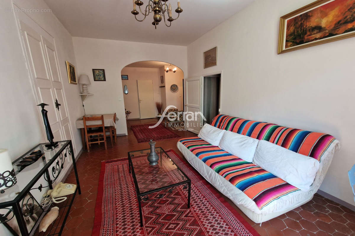 Appartement à SALERNES