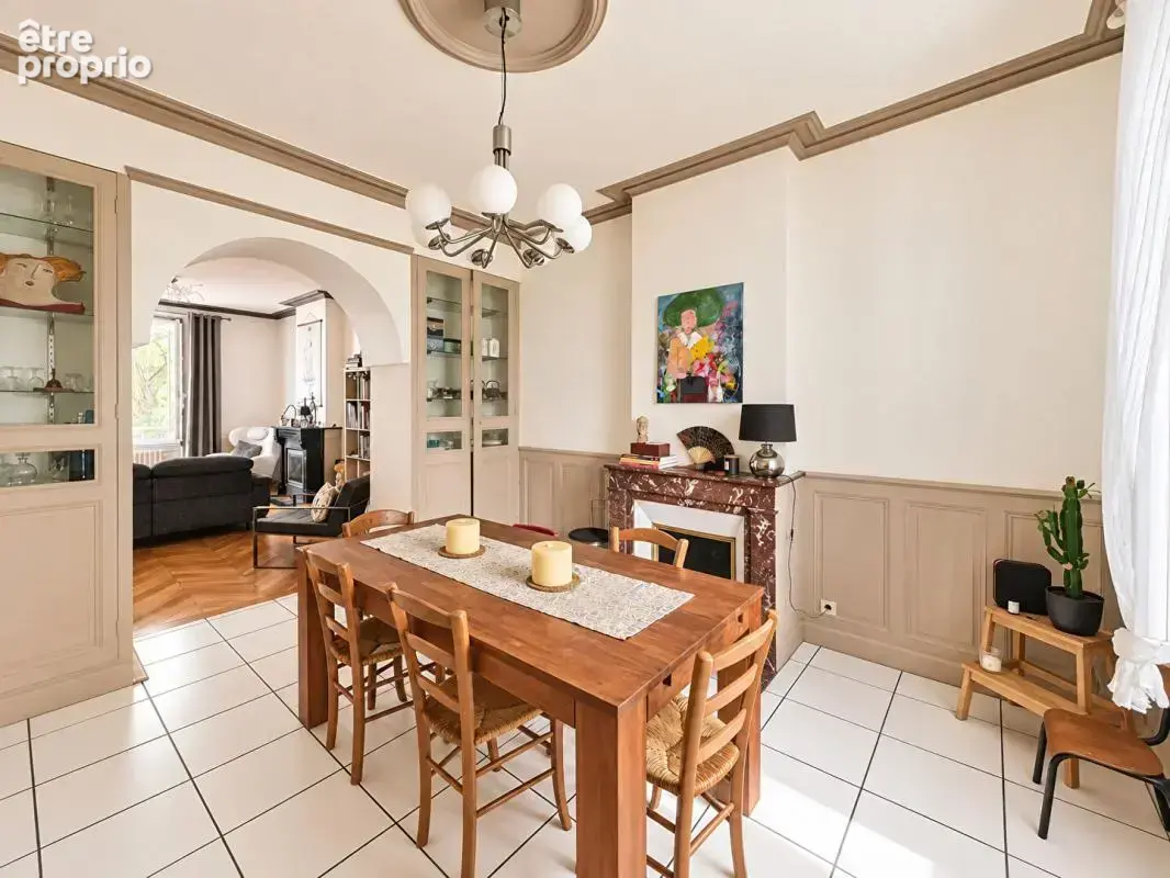 Maison de maître avec piscine et terrain arboré de 1 600 m² - photo 4
