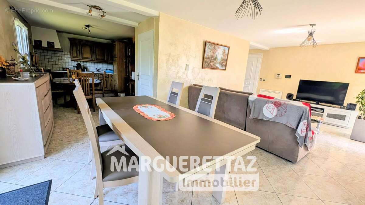 Maison à VETRAZ-MONTHOUX