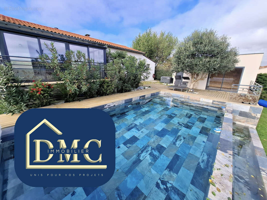 Maison avec piscine et grand garage - photo 4
