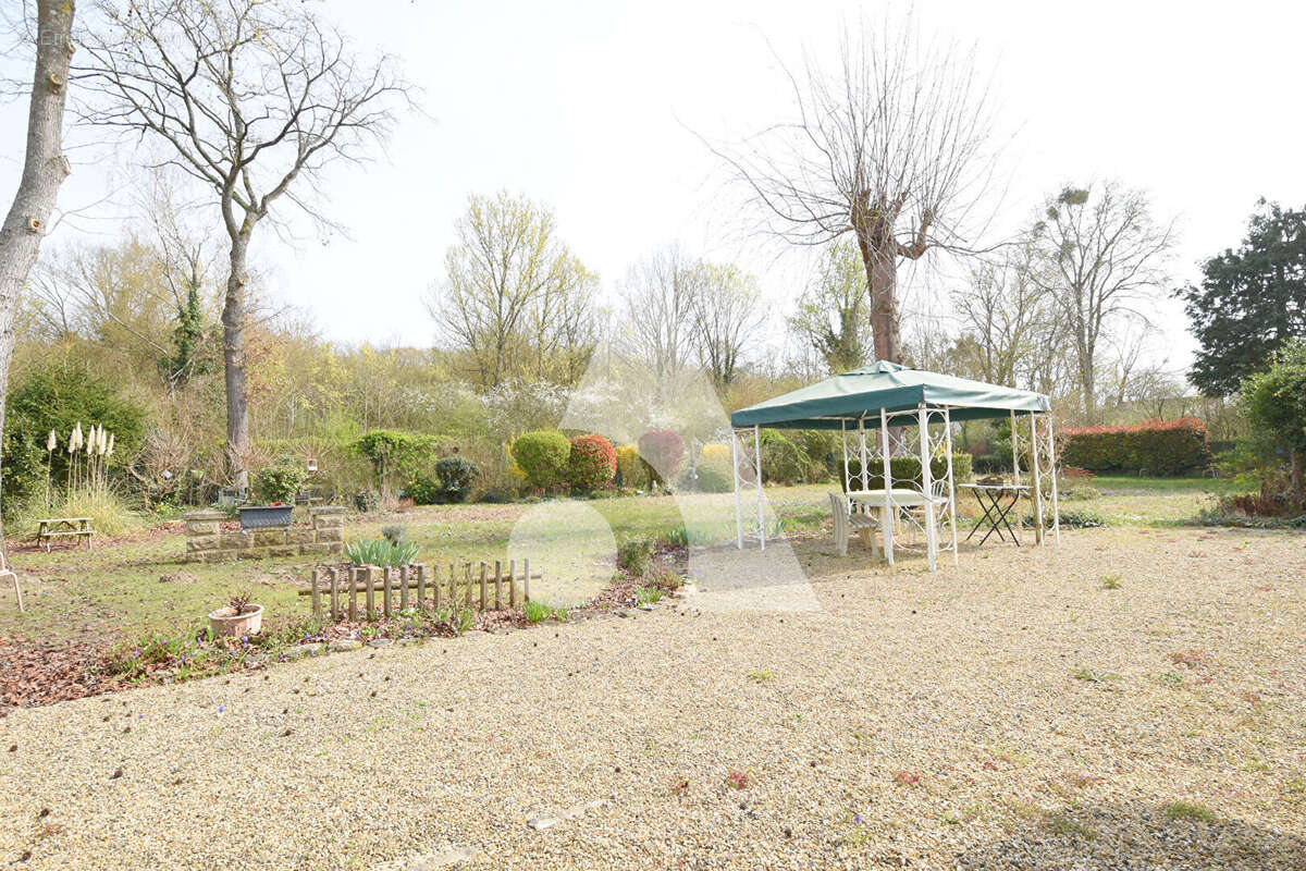 Maison à AVILLY-SAINT-LEONARD