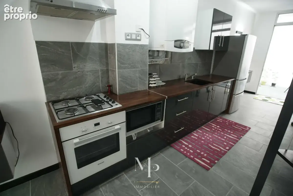 Maison de village avec local rénové, cour intérieure et beaux volumes   Saint-Vallier (26240) - photo 8