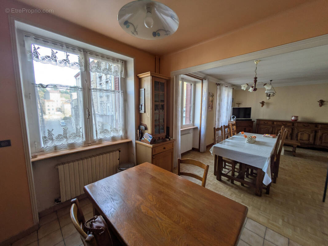 Appartement à SAINT-JULIEN-MOLIN-MOLETTE