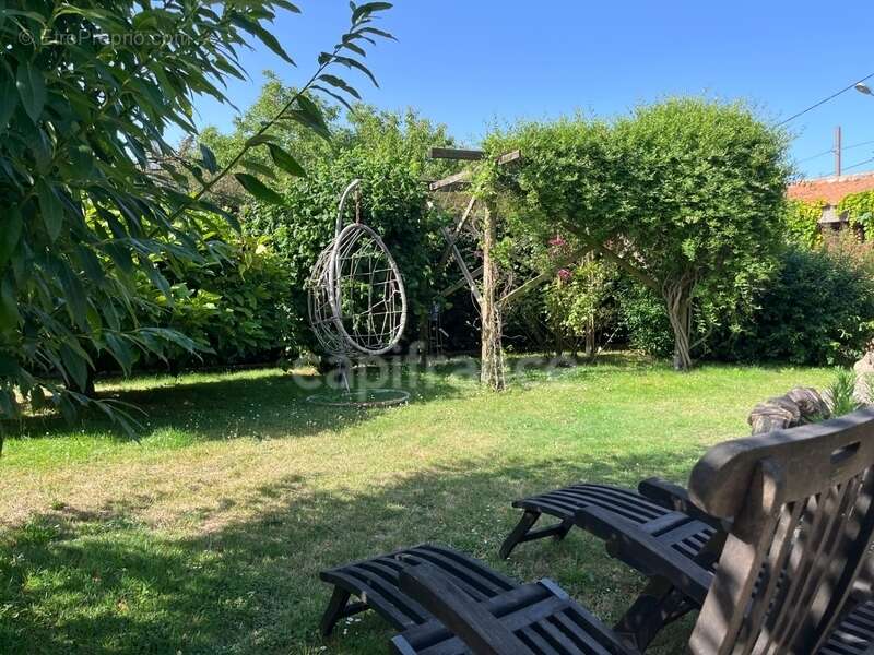 Propriété avec dépendances au coeur d’un jardin paysager– 230 m² habitables – À 10 min des plages des Sables-d'Olonne - photo 7