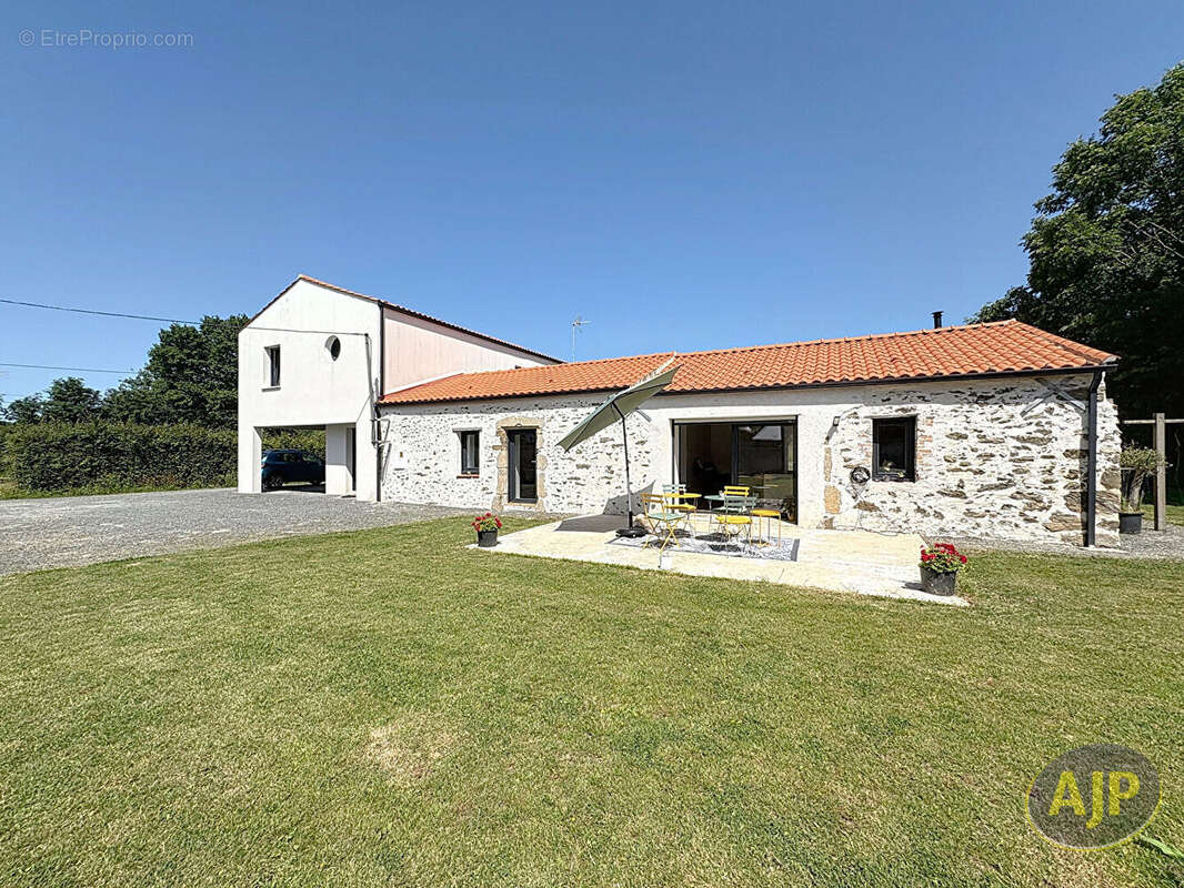 Maison Apremont 152.5 m²  habitables sur 6790 m² de terrain - photo 10