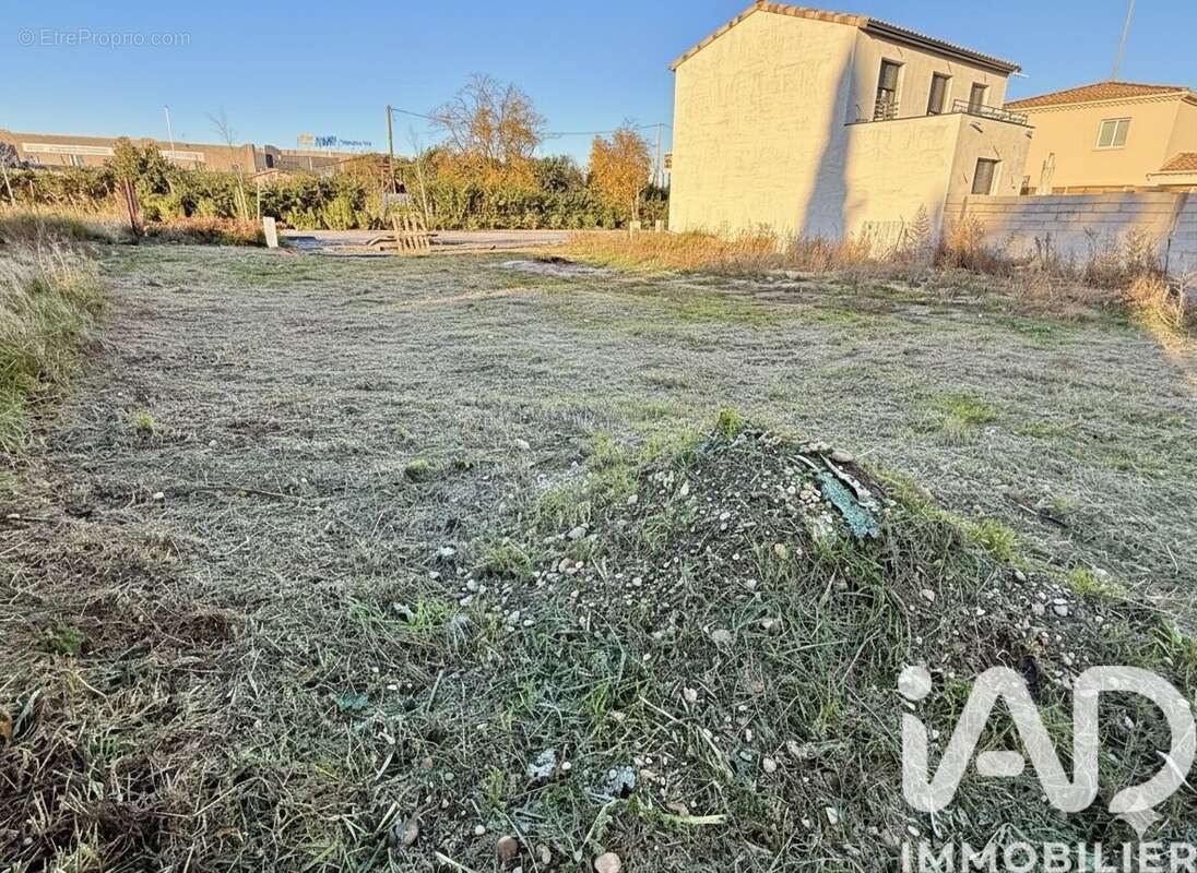 Terrain 301 m² à Le Pontet  - photo 4