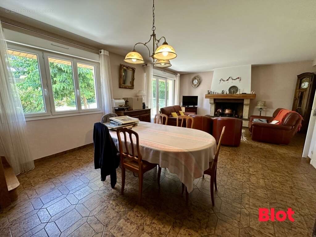 Maison 147 m² à Montfort-Sur-Meu  - photo 3