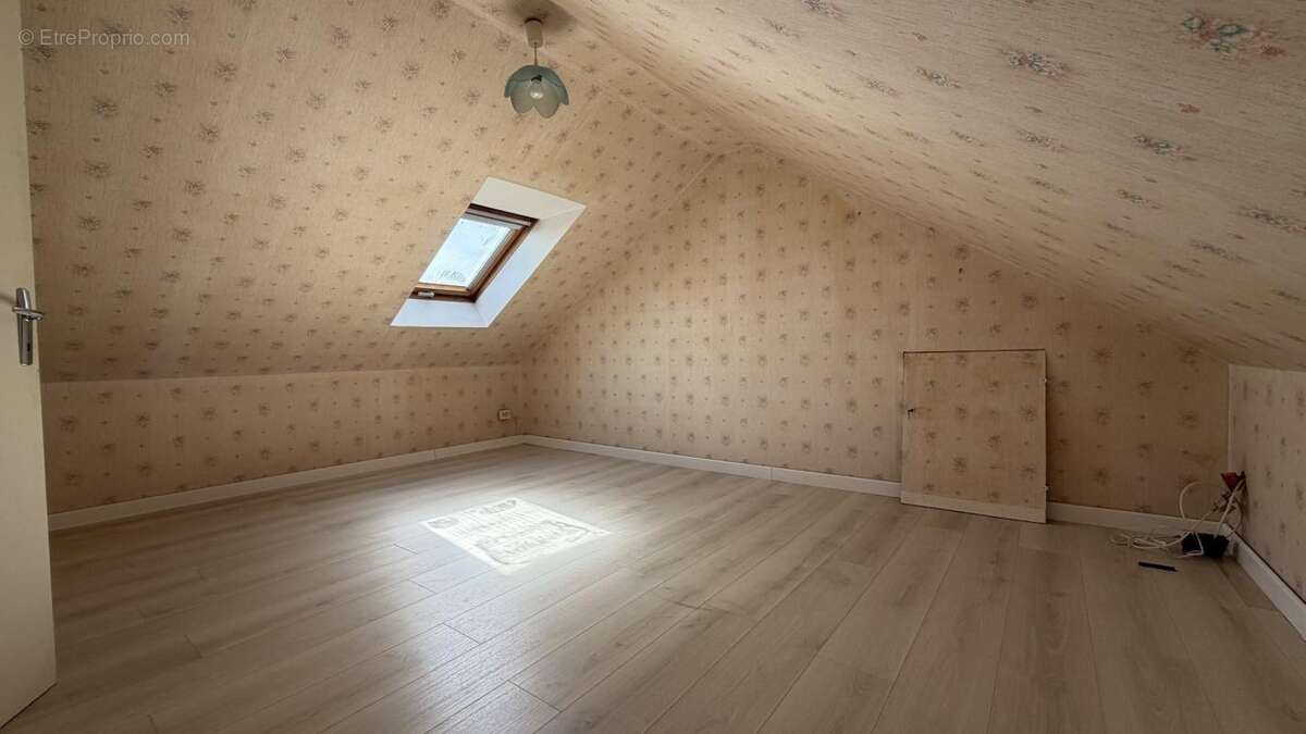 Maison 91 m² à Saint-Lubin-Des-Joncherets  - photo 6