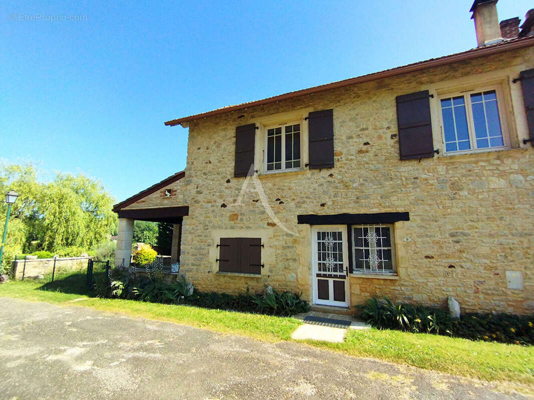 Maison à LES JUNIES