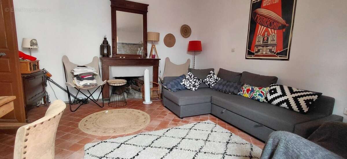 Maison à rénover avec terrasse et grenier, beau potentiel ! - photo 2