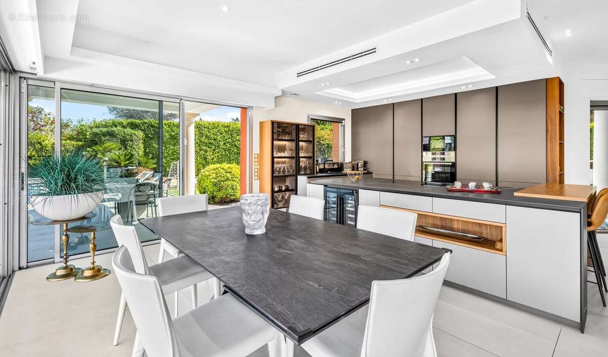 MOUGINS- belle villa individuelle de plain pied avec studio et piscine - photo 5