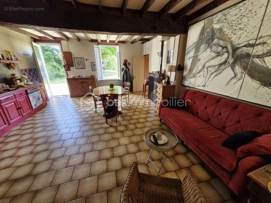 Charmante maison en pierre de 115m2 avec garage et dépendance sur son terrain clos de 800m2 à Camps-sur-l'Isle - photo 4