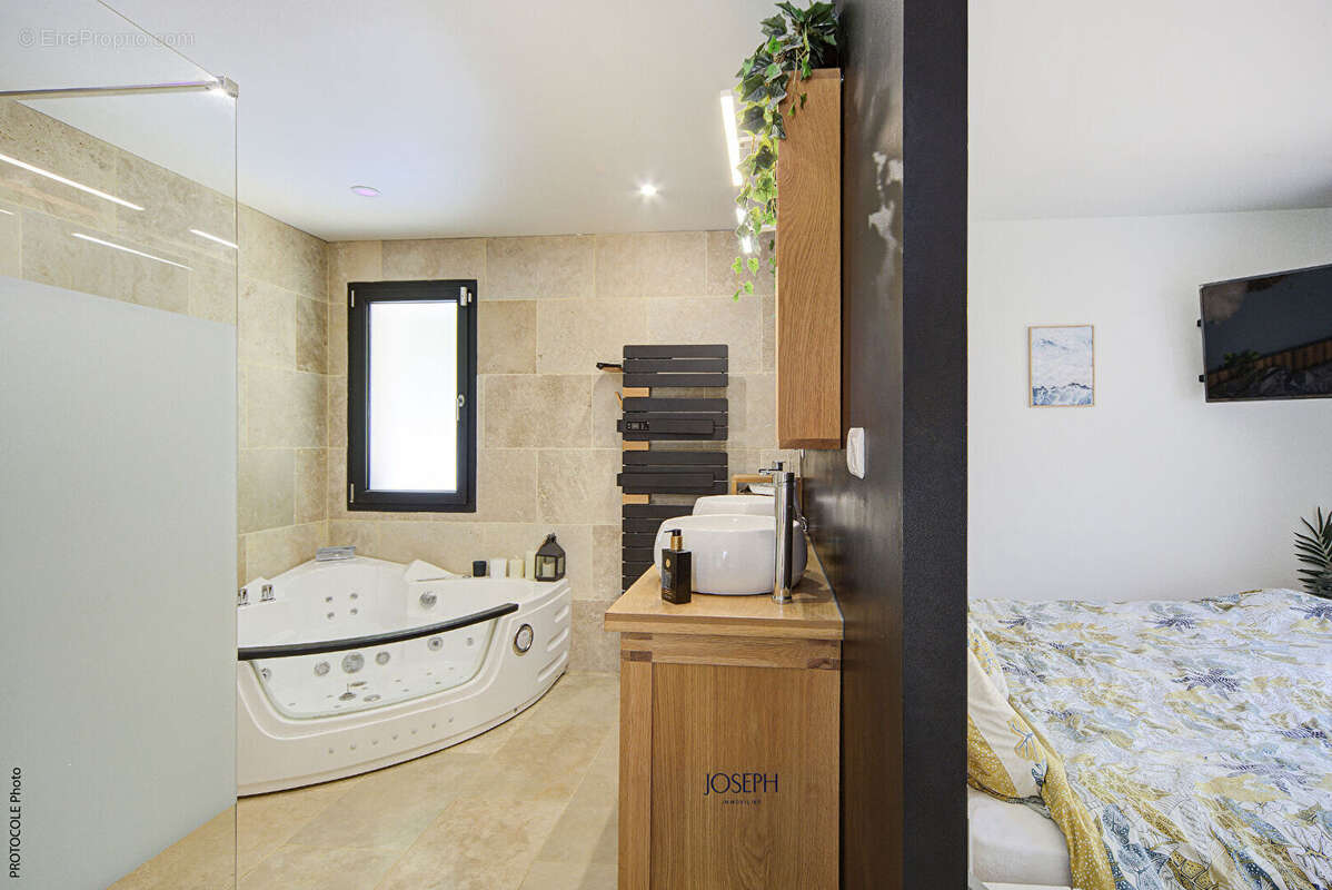 Villa de plain pied a pins justaret avec piscine - photo 7
