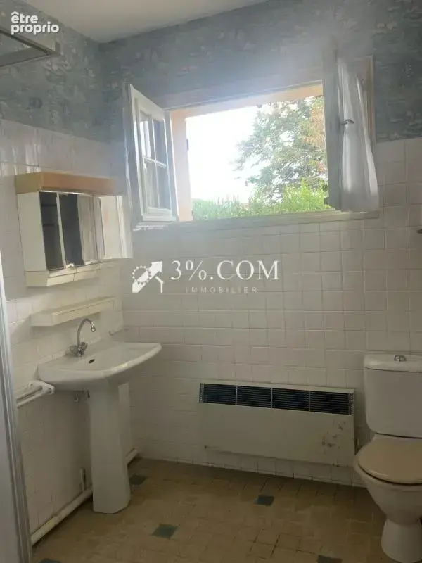 3%. com immobilier à  saint savin - photo 12