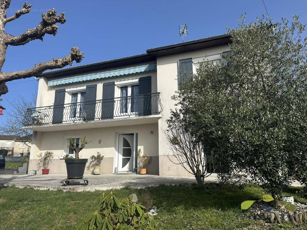 Maison à SAINT-LEONARD-DE-NOBLAT